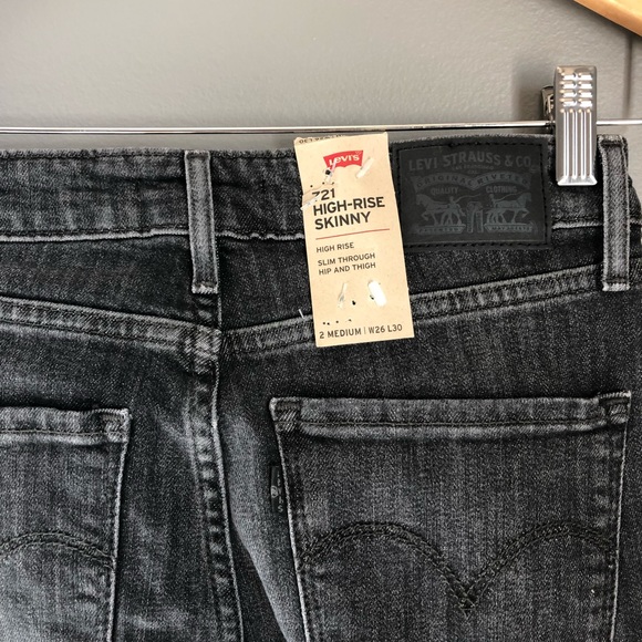 Levi’s 721 High Rise Black Distressed Skinny Jeans - Picture 5 of 10